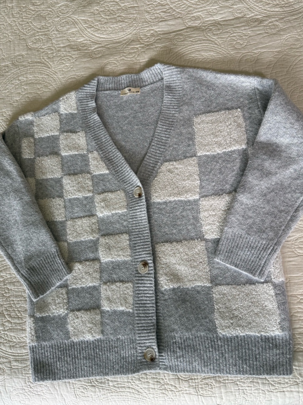 Urban Daizy Women's Gray & Creme Checkered Cardigan Sweater